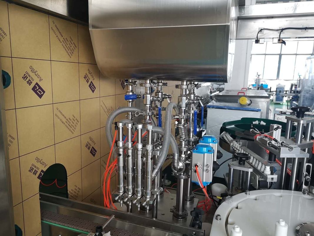 2000BPH 50-500ml PLC contrôle monobloc machine de remplissage de bouchon pour les bouteilles à rouleaux