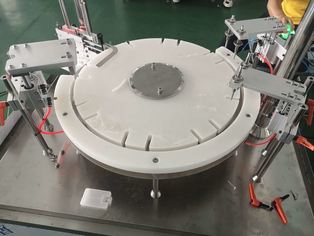 Machine de remplissage et de bouchage monobloc pour flacons de parfum de poche, type automatique, 1500BPH