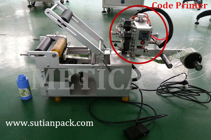 Machine d'étiquetage de bouteilles à faible coût semi-automatique Étiquette en papier plastique métallique de type 500-1000 BPH Capacité