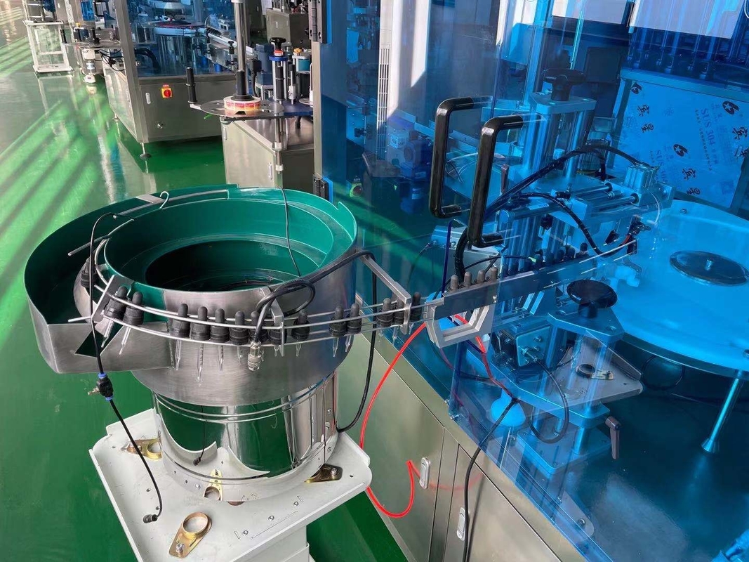 Couvreur automatique de bouteille monobloc pour huiles essentielles et produits similaires