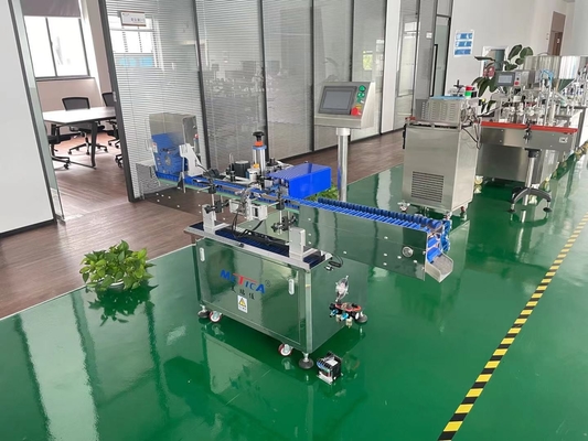 Machine à étiquettes d'autocollant automatique pour le baume à lèvres de rouge à lèvres