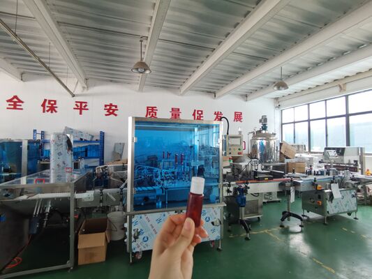 Ligne automatique de remplissage et d'étiquetage des bouteilles d'alimentation en liquide par voie orale à monobloc